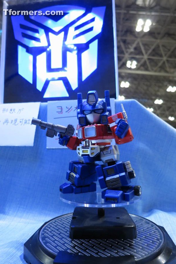 Revoltech Transformers Bumblebee 2012 Winter Wonder Festival  (4 of 24)